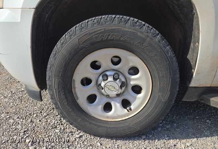 image for item EU3807 2010 Chevrolet Suburban SUV