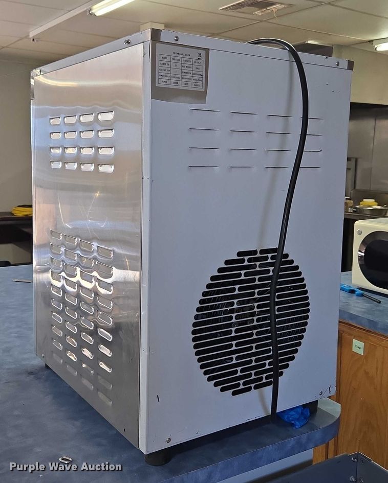 image for item EU3811 Vevor YKF-7218 ice cream machine