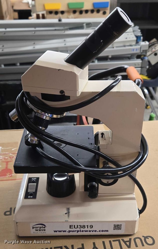 image for item EU3819 Swift M3200 microscopes  