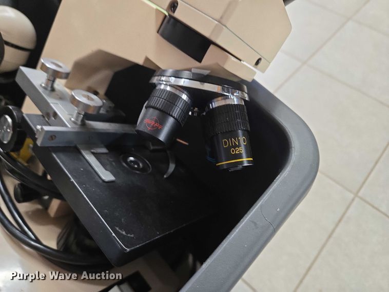 image for item EU3819 Swift M3200 microscopes  