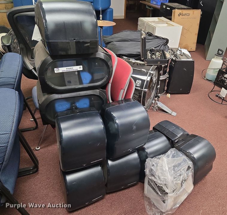 image for item EU3822 Paper towel dispensers