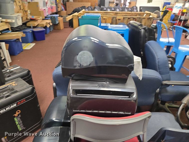 image for item EU3822 Paper towel dispensers