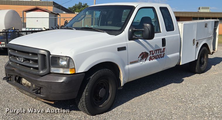 image for item EU3834 2004 Ford F250 Super Duty utility bed pickup truck