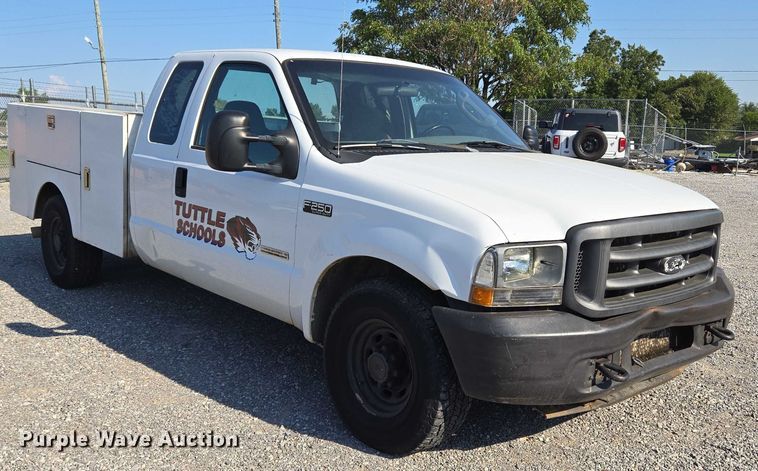 image for item EU3834 2004 Ford F250 Super Duty utility bed pickup truck