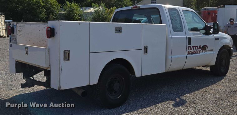 image for item EU3834 2004 Ford F250 Super Duty utility bed pickup truck