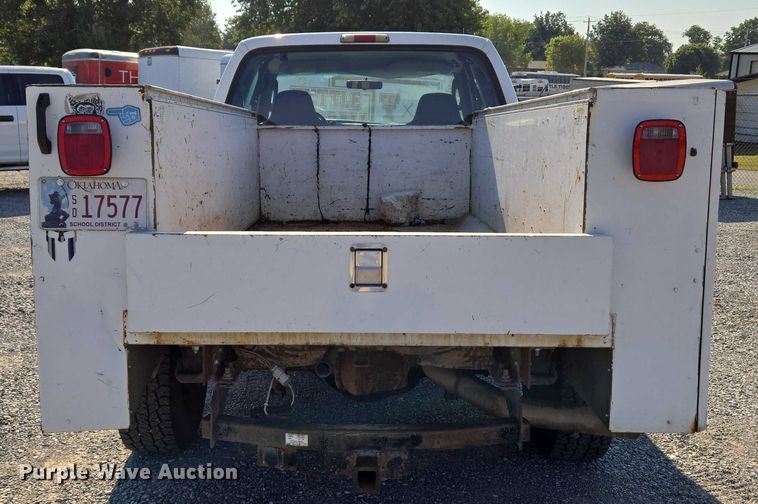 image for item EU3834 2004 Ford F250 Super Duty utility bed pickup truck