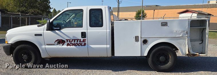image for item EU3834 2004 Ford F250 Super Duty utility bed pickup truck