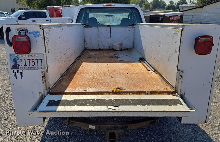 image for item EU3834 2004 Ford F250 Super Duty utility bed pickup truck