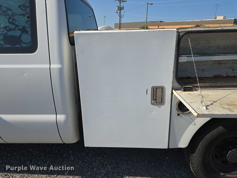 image for item EU3834 2004 Ford F250 Super Duty utility bed pickup truck