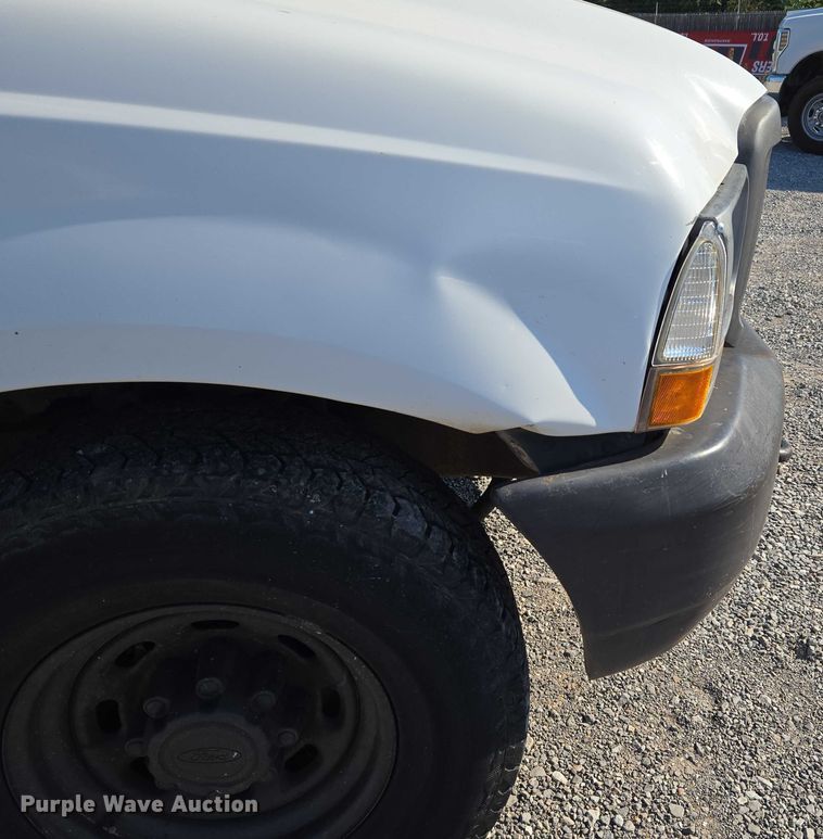 image for item EU3834 2004 Ford F250 Super Duty utility bed pickup truck