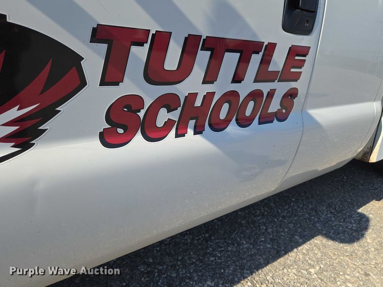 image for item EU3834 2004 Ford F250 Super Duty utility bed pickup truck