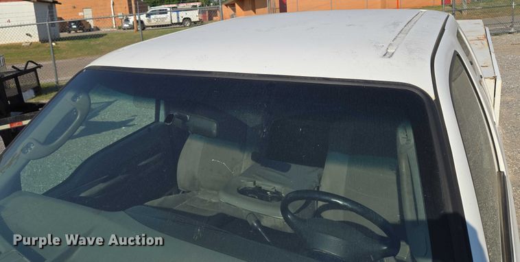 image for item EU3834 2004 Ford F250 Super Duty utility bed pickup truck