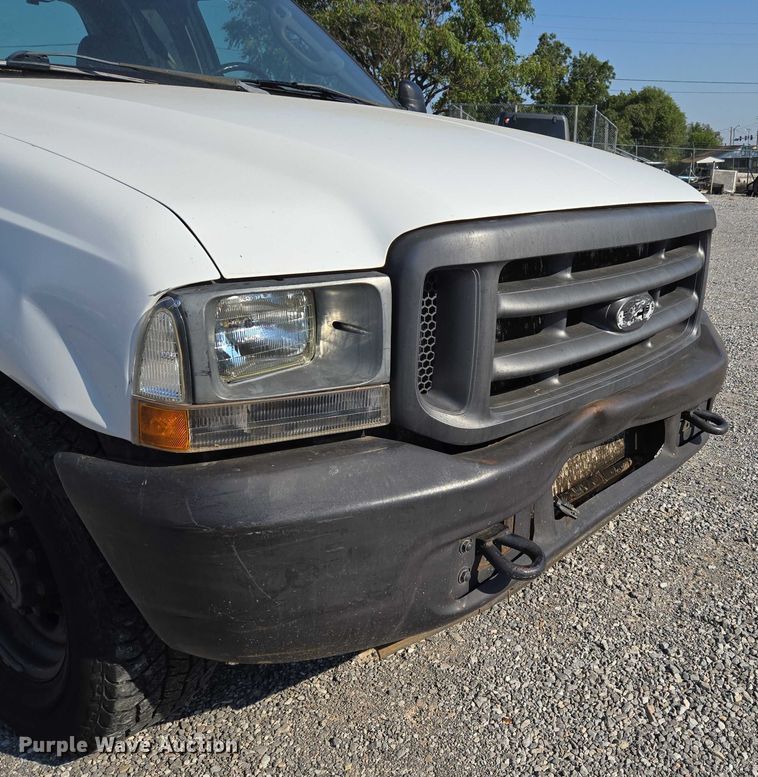 image for item EU3834 2004 Ford F250 Super Duty utility bed pickup truck