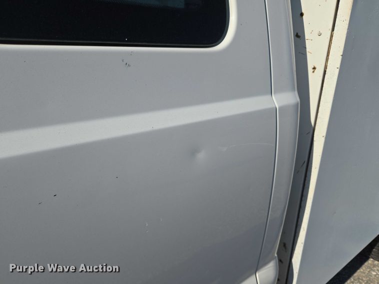 image for item EU3834 2004 Ford F250 Super Duty utility bed pickup truck