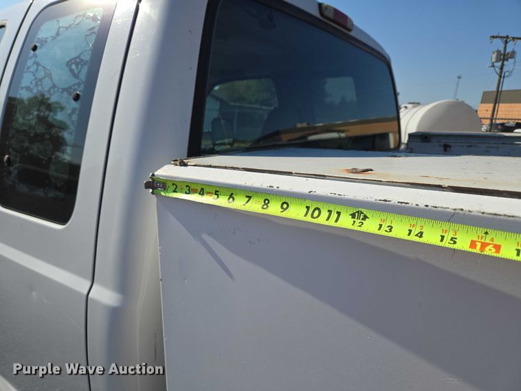 image for item EU3834 2004 Ford F250 Super Duty utility bed pickup truck