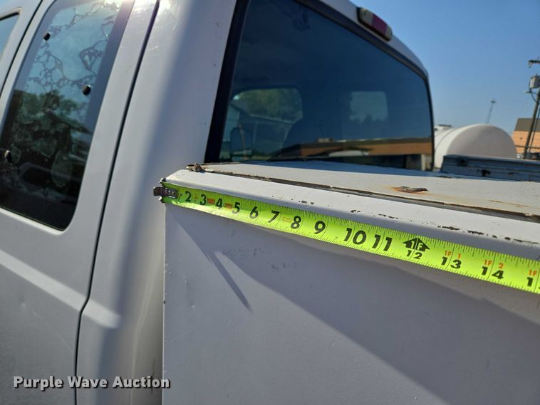 image for item EU3834 2004 Ford F250 Super Duty utility bed pickup truck