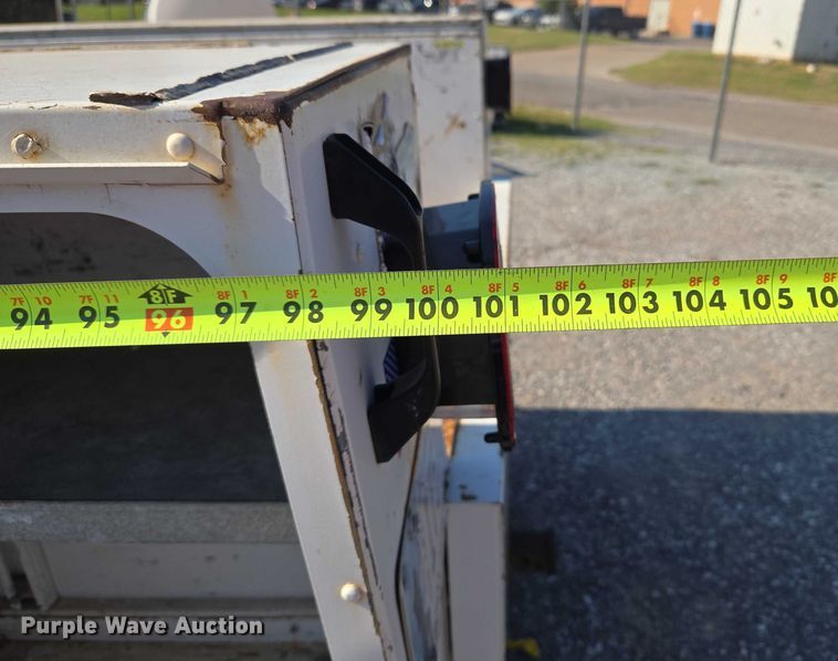 image for item EU3834 2004 Ford F250 Super Duty utility bed pickup truck