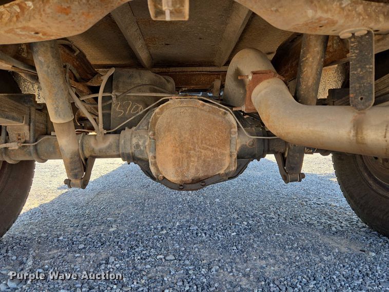 image for item EU3834 2004 Ford F250 Super Duty utility bed pickup truck