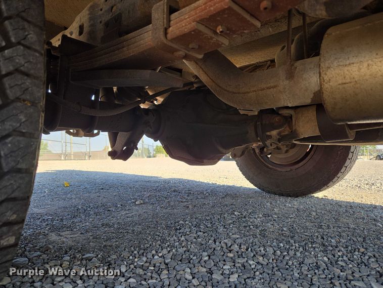 image for item EU3834 2004 Ford F250 Super Duty utility bed pickup truck