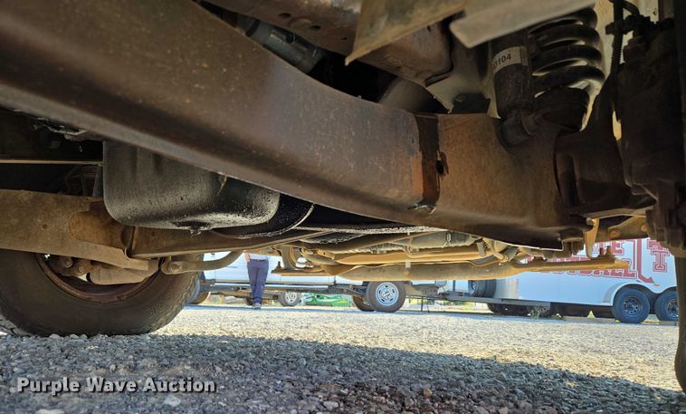 image for item EU3834 2004 Ford F250 Super Duty utility bed pickup truck