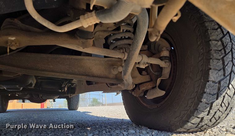 image for item EU3834 2004 Ford F250 Super Duty utility bed pickup truck