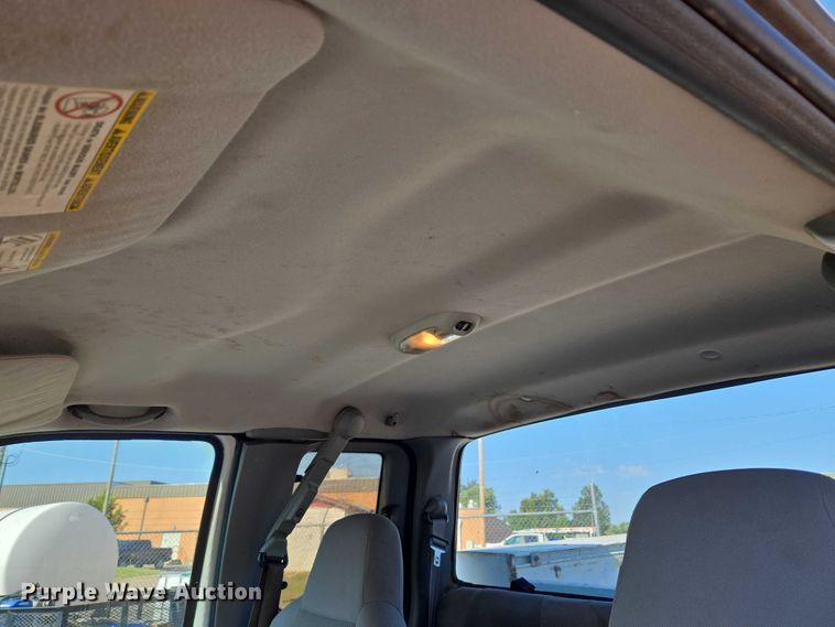 image for item EU3834 2004 Ford F250 Super Duty utility bed pickup truck