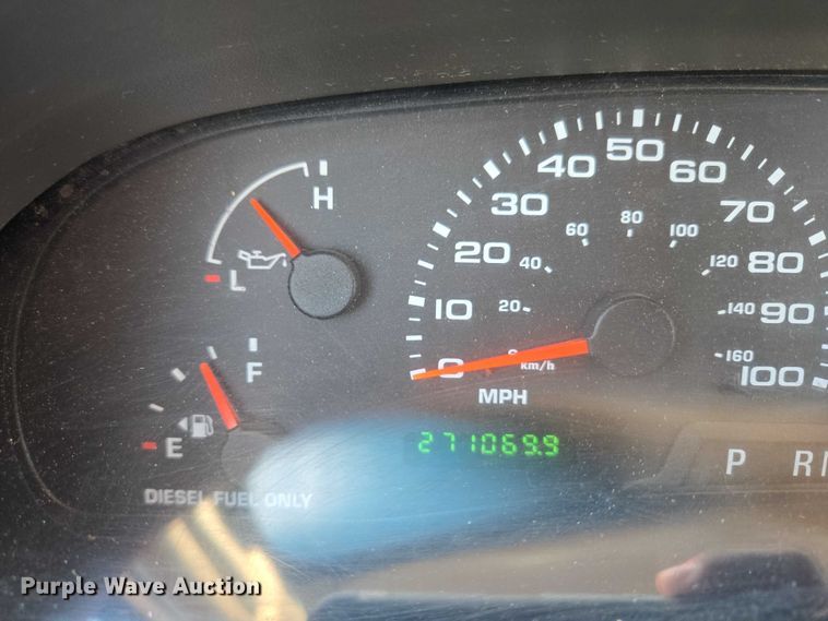 image for item EU3834 2004 Ford F250 Super Duty utility bed pickup truck