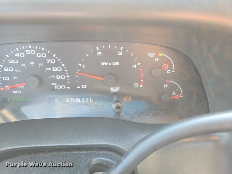 image for item EU3834 2004 Ford F250 Super Duty utility bed pickup truck