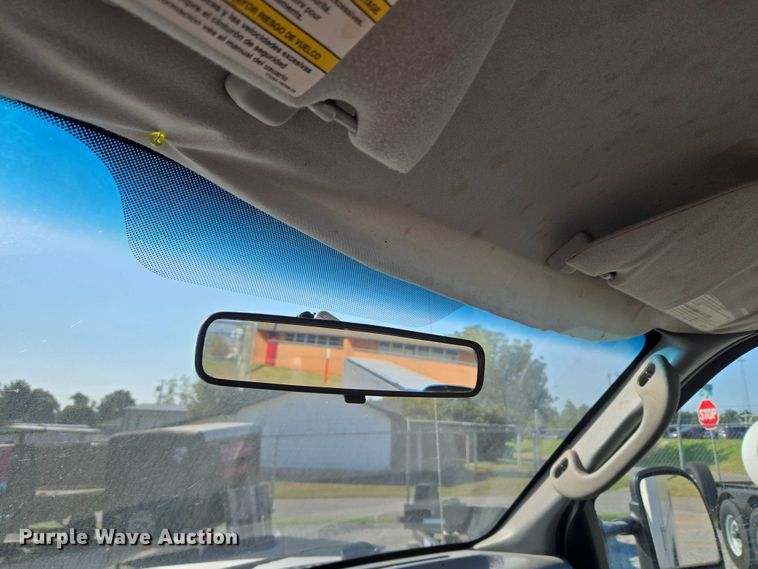 image for item EU3834 2004 Ford F250 Super Duty utility bed pickup truck