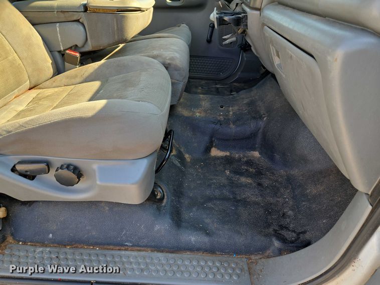 image for item EU3834 2004 Ford F250 Super Duty utility bed pickup truck