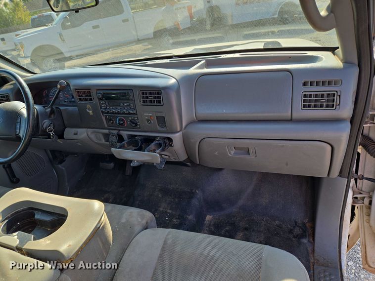 image for item EU3834 2004 Ford F250 Super Duty utility bed pickup truck