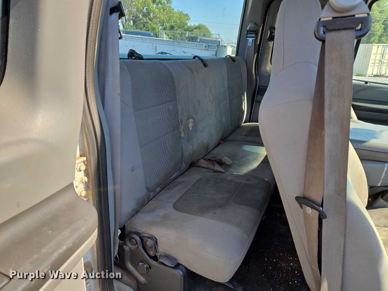 image for item EU3834 2004 Ford F250 Super Duty utility bed pickup truck