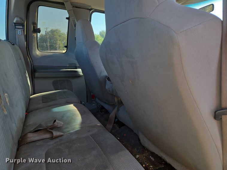 image for item EU3834 2004 Ford F250 Super Duty utility bed pickup truck