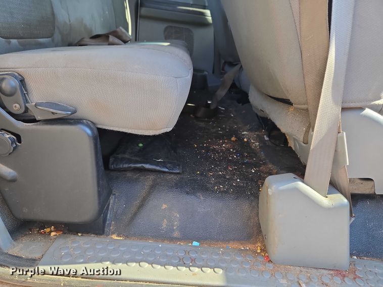 image for item EU3834 2004 Ford F250 Super Duty utility bed pickup truck