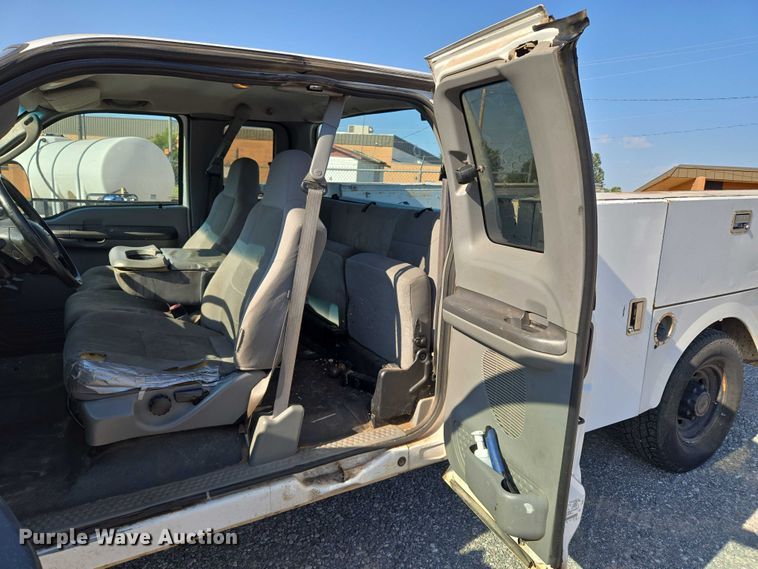 image for item EU3834 2004 Ford F250 Super Duty utility bed pickup truck