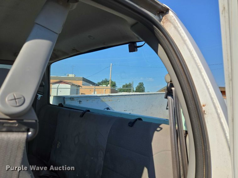 image for item EU3834 2004 Ford F250 Super Duty utility bed pickup truck