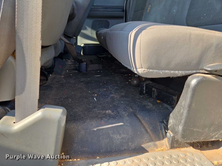 image for item EU3834 2004 Ford F250 Super Duty utility bed pickup truck