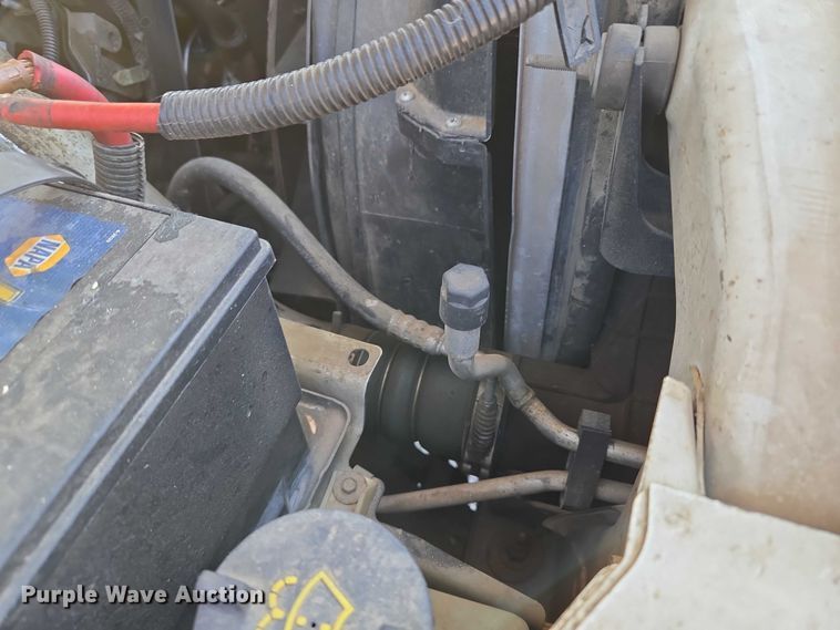 image for item EU3834 2004 Ford F250 Super Duty utility bed pickup truck