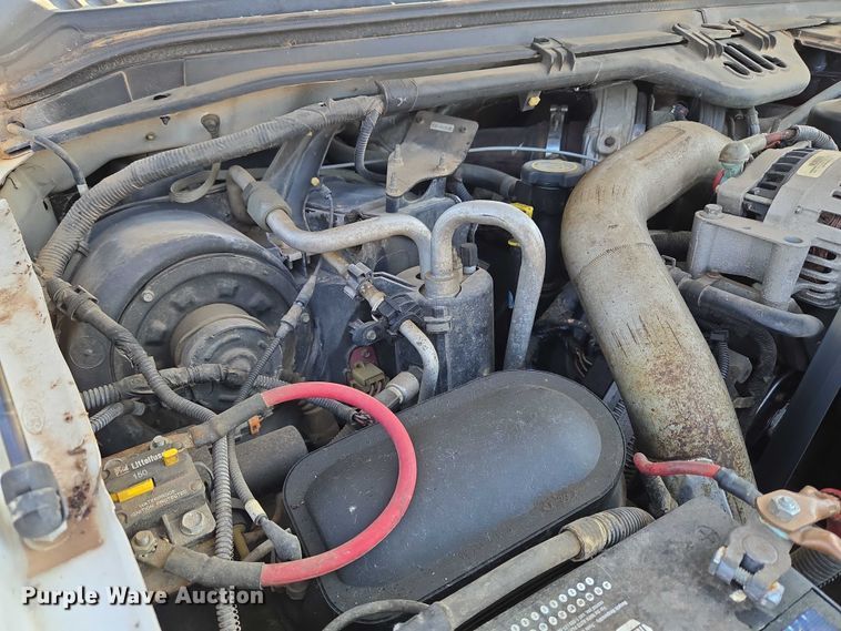 image for item EU3834 2004 Ford F250 Super Duty utility bed pickup truck