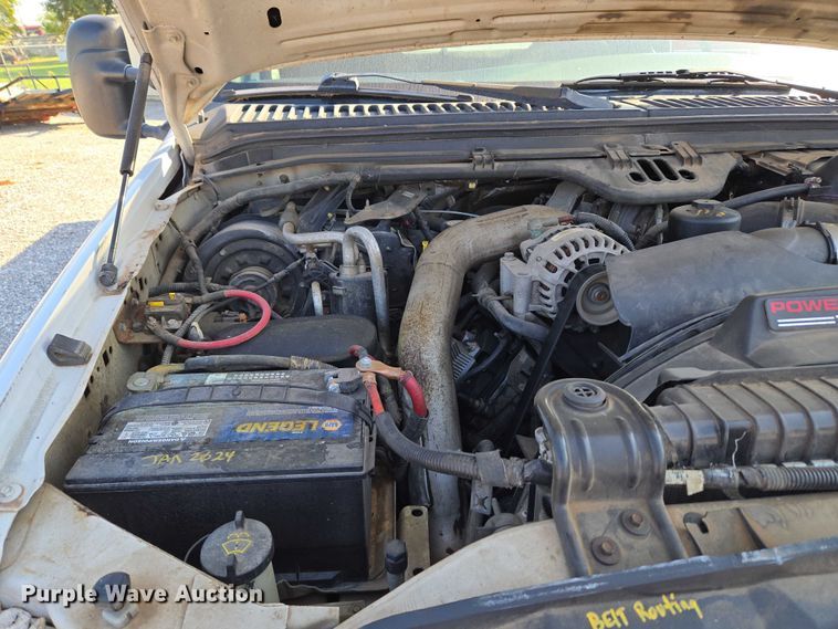 image for item EU3834 2004 Ford F250 Super Duty utility bed pickup truck