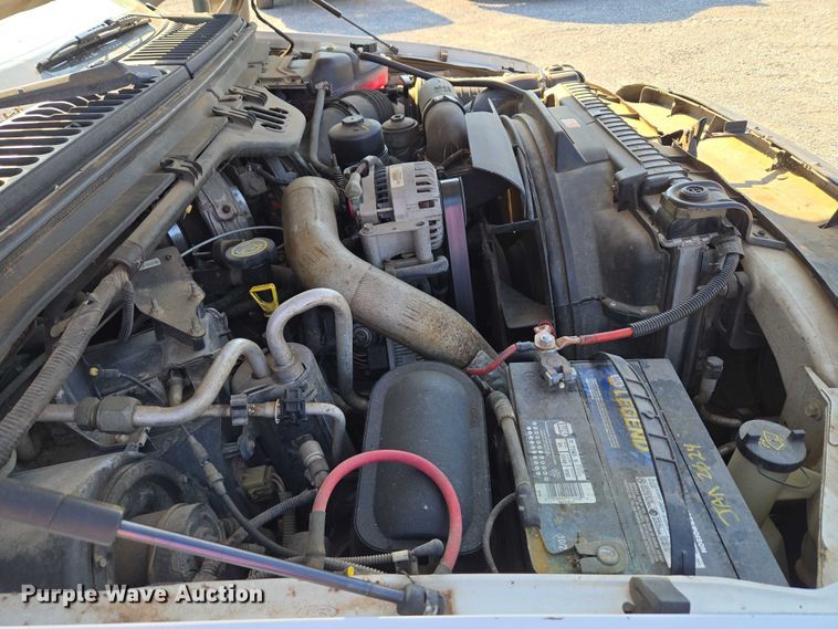 image for item EU3834 2004 Ford F250 Super Duty utility bed pickup truck