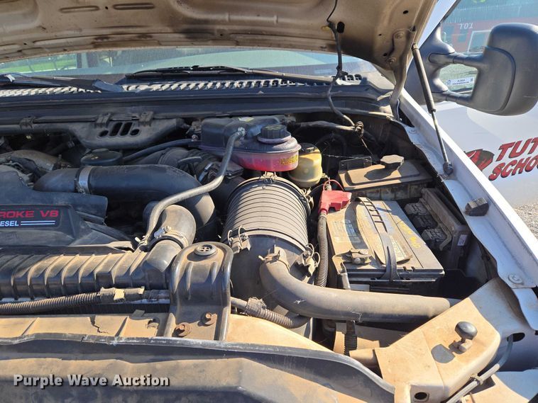 image for item EU3834 2004 Ford F250 Super Duty utility bed pickup truck