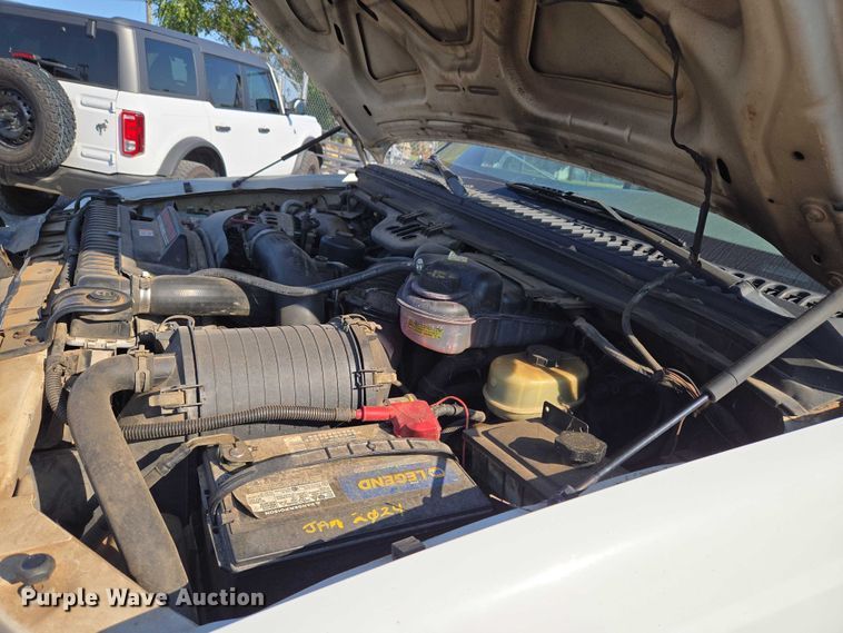 image for item EU3834 2004 Ford F250 Super Duty utility bed pickup truck