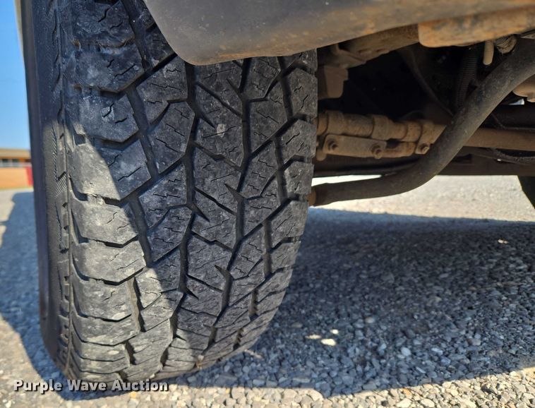 image for item EU3834 2004 Ford F250 Super Duty utility bed pickup truck