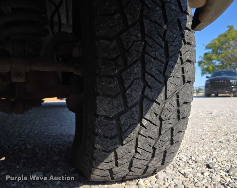 image for item EU3834 2004 Ford F250 Super Duty utility bed pickup truck