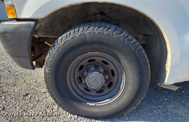 image for item EU3834 2004 Ford F250 Super Duty utility bed pickup truck