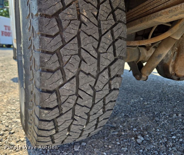 image for item EU3834 2004 Ford F250 Super Duty utility bed pickup truck