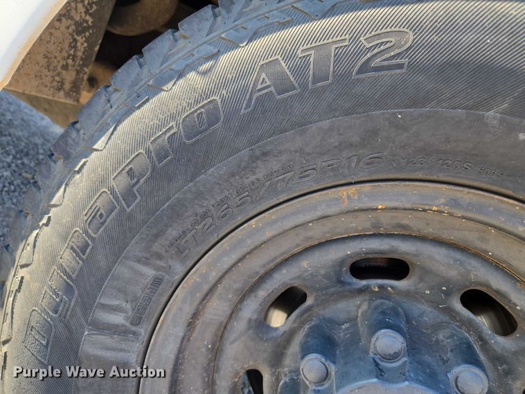 image for item EU3834 2004 Ford F250 Super Duty utility bed pickup truck