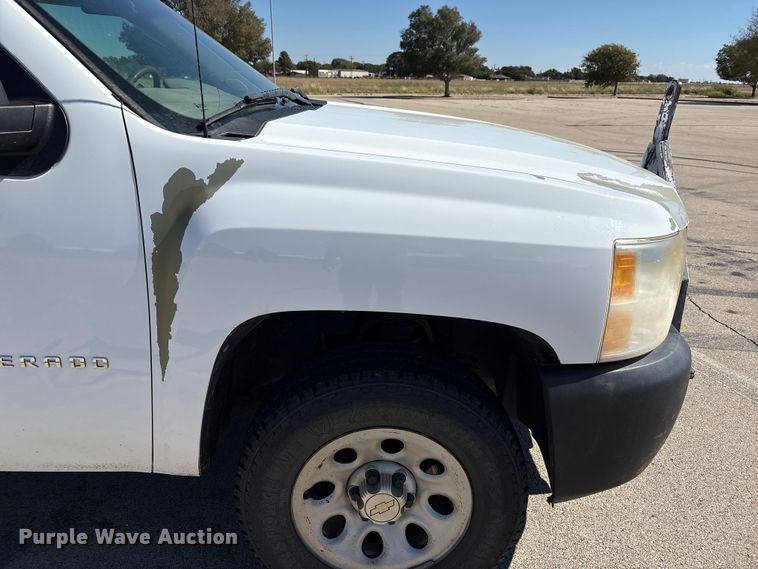 image for item EU4683 2011 Chevrolet Silverado 1500 pickup truck