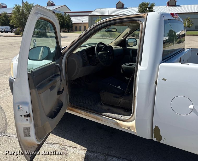 image for item EU4683 2011 Chevrolet Silverado 1500 pickup truck